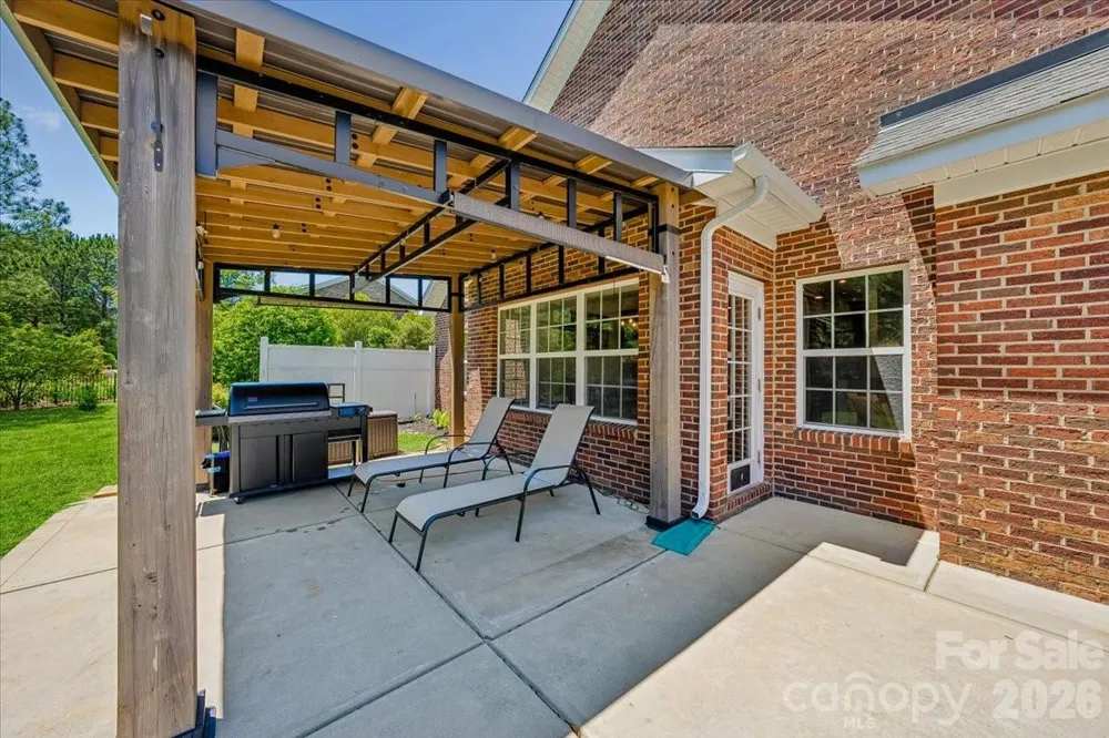 1006 Spring Rose Lane Matthews, NC 28104
