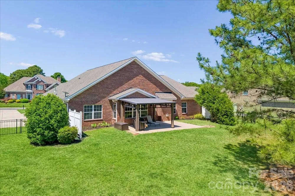1006 Spring Rose Lane Matthews, NC 28104