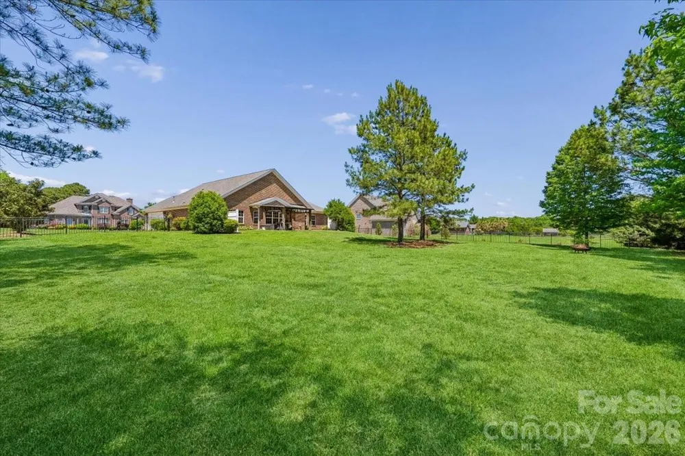 1006 Spring Rose Lane Matthews, NC 28104