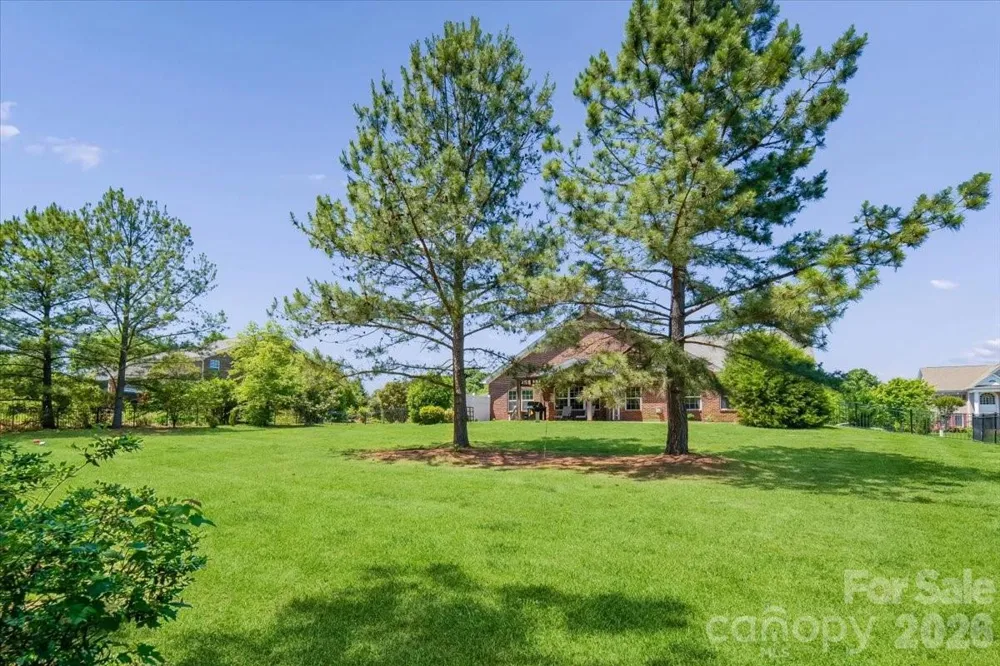 1006 Spring Rose Lane Matthews, NC 28104