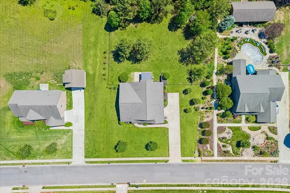 1006 Spring Rose Lane Matthews, NC 28104