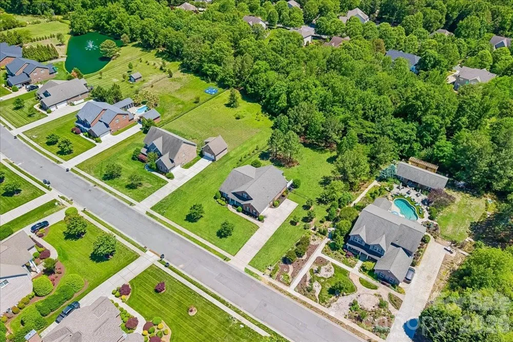 1006 Spring Rose Lane Matthews, NC 28104