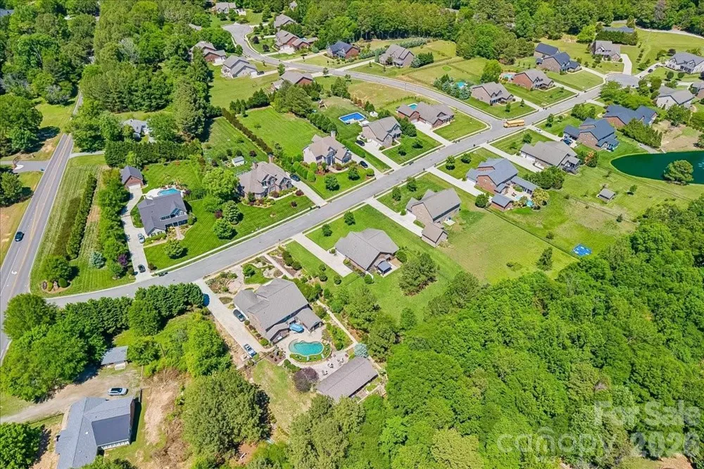 1006 Spring Rose Lane Matthews, NC 28104