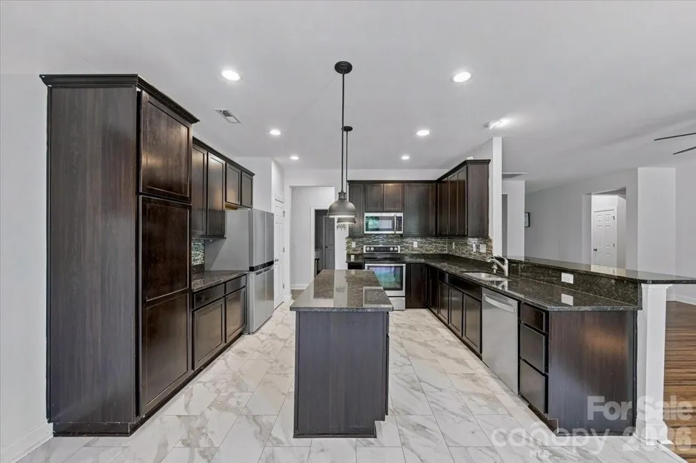1006 Spring Rose Lane Matthews, NC 28104