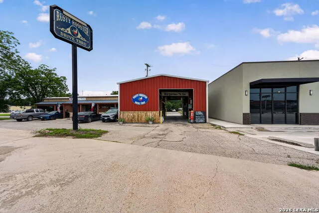 806 Us Highway 90 W Castroville, TX 78009