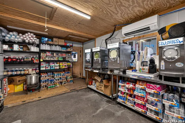 806 Us Highway 90 W Castroville, TX 78009
