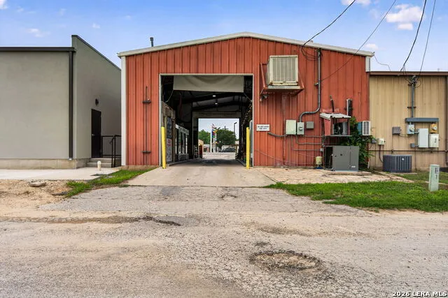 806 Us Highway 90 W Castroville, TX 78009