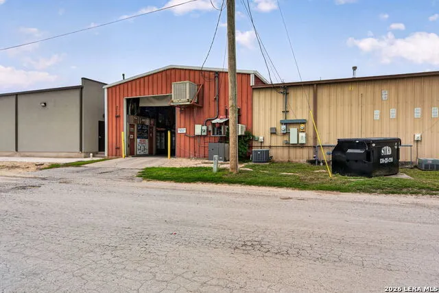 806 Us Highway 90 W Castroville, TX 78009