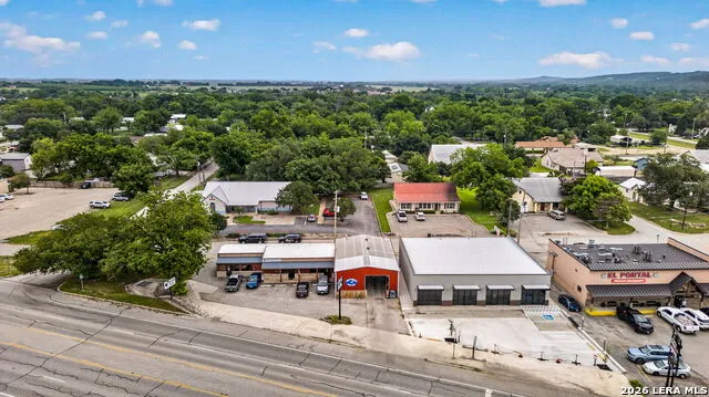 806 Us Highway 90 W Castroville, TX 78009