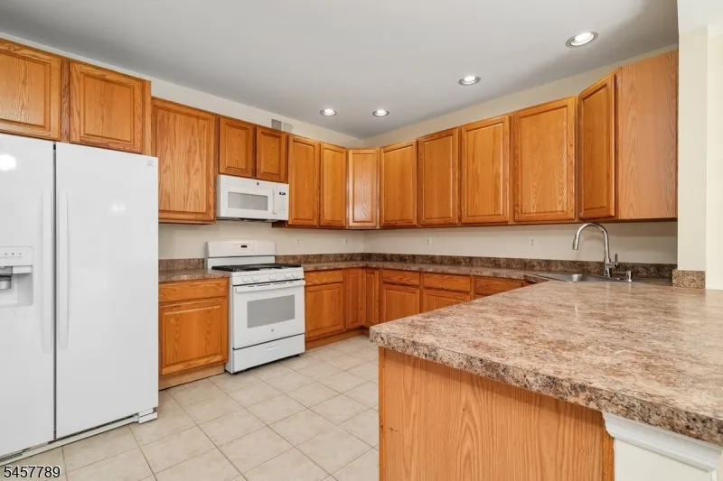 32 Havenhill Rd Hardyston, NJ 07419