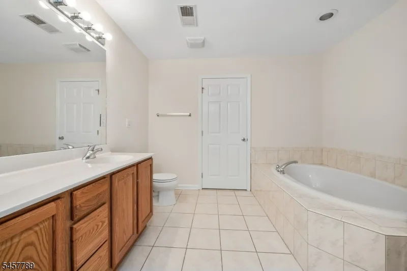 32 Havenhill Rd Hardyston, NJ 07419