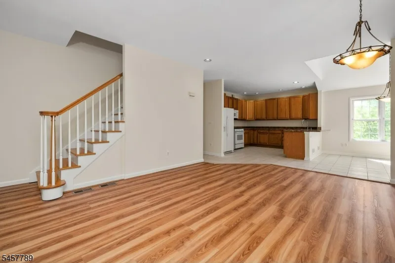 32 Havenhill Rd Hardyston, NJ 07419