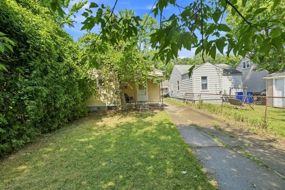 7530 Westminster Avenue Warren, MI 48091