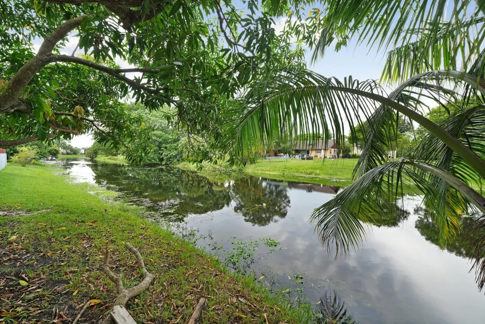 1296 Waterway Cove Drive Wellington, FL 33414