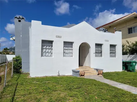1853 NW 5th Street