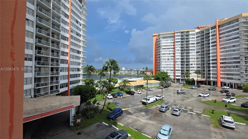 1301 NE Miami Gardens Dr #425W Miami, FL 33179