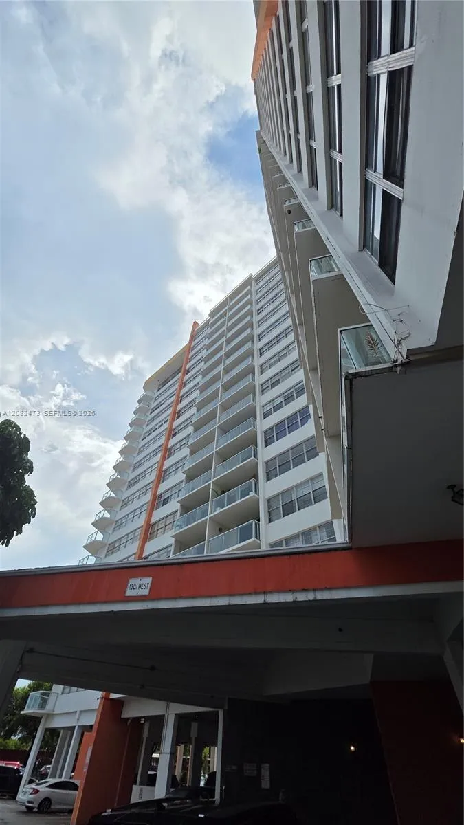 1301 NE Miami Gardens Dr #425W Miami, FL 33179