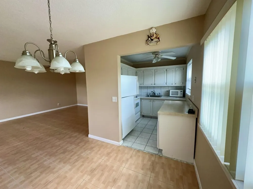 38 CAMBRIDGE B West Palm Beach, FL 33417