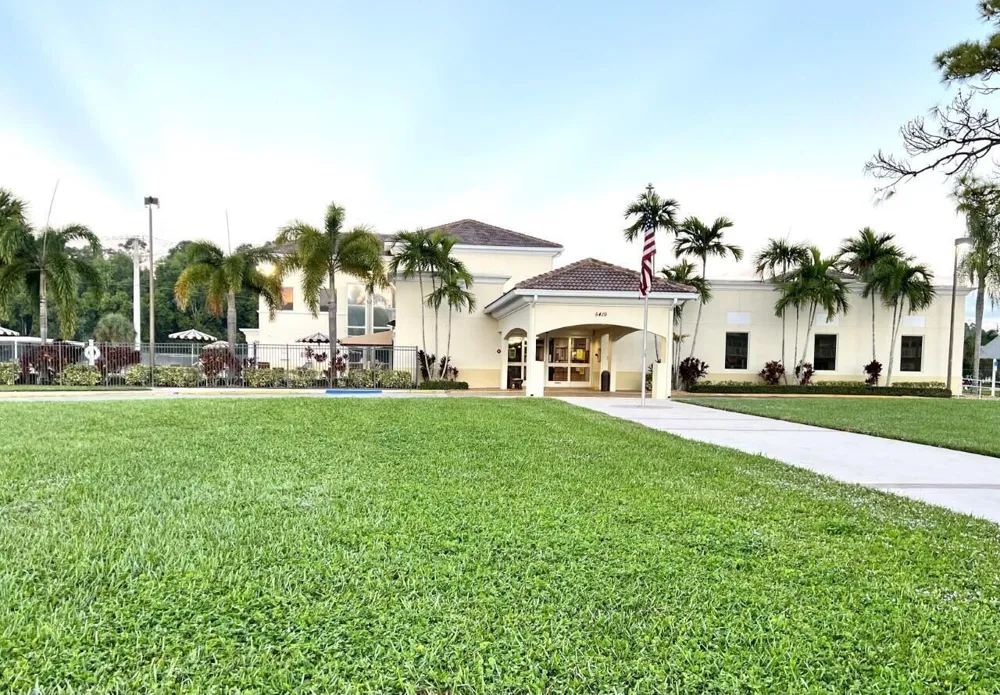 38 CAMBRIDGE B West Palm Beach, FL 33417