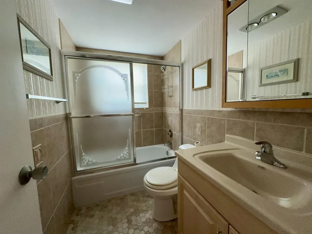 38 CAMBRIDGE B West Palm Beach, FL 33417