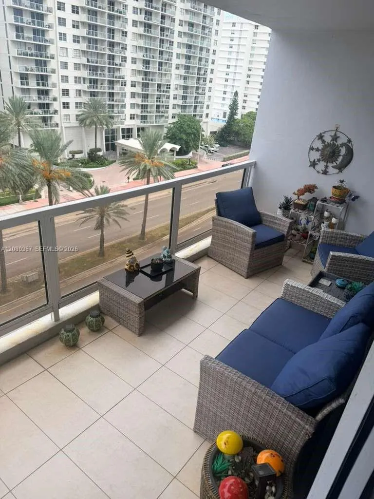 5700 Collins Ave #8M Miami Beach, FL 33140