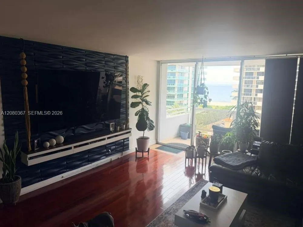 5700 Collins Ave #8M Miami Beach, FL 33140