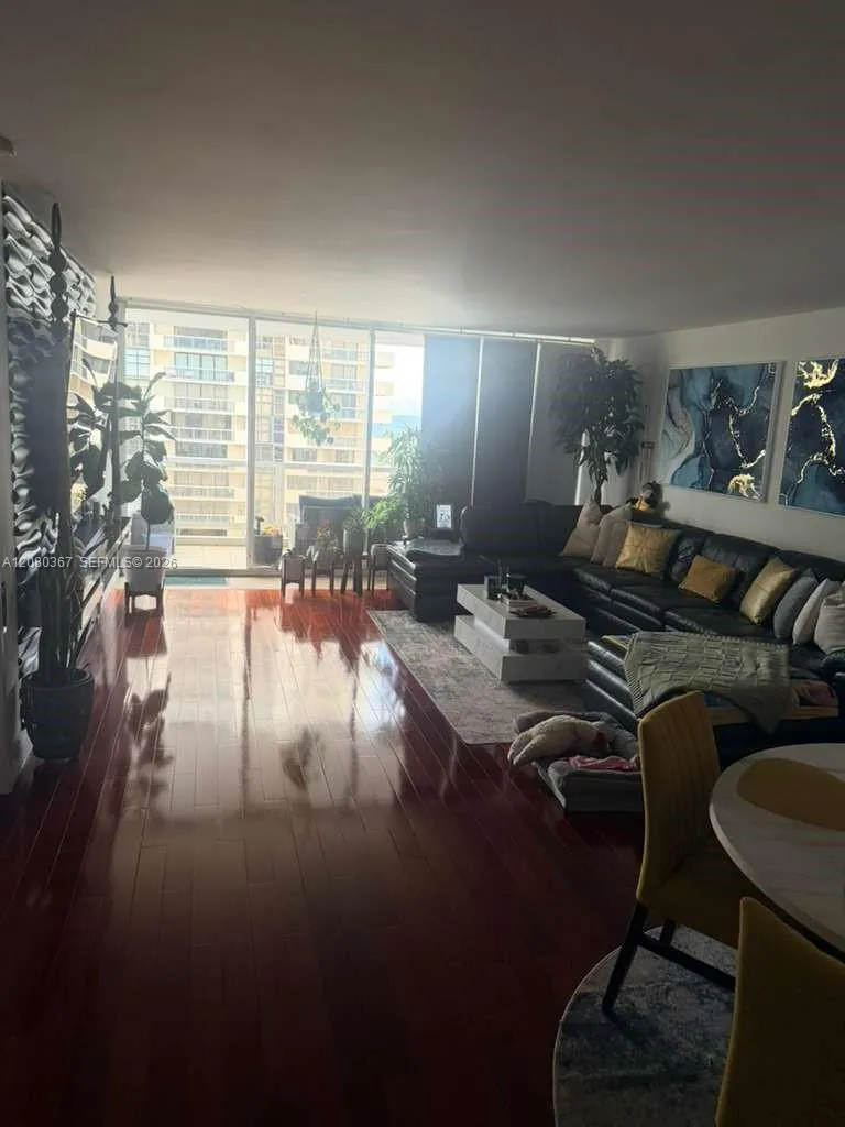 5700 Collins Ave #8M Miami Beach, FL 33140