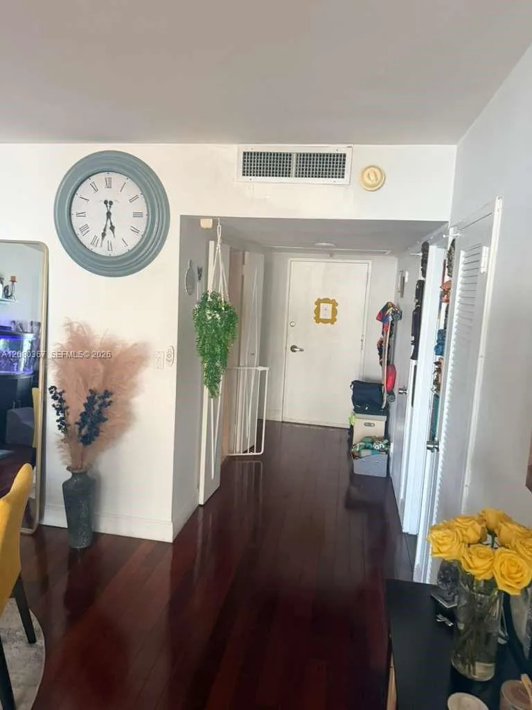 5700 Collins Ave #8M Miami Beach, FL 33140