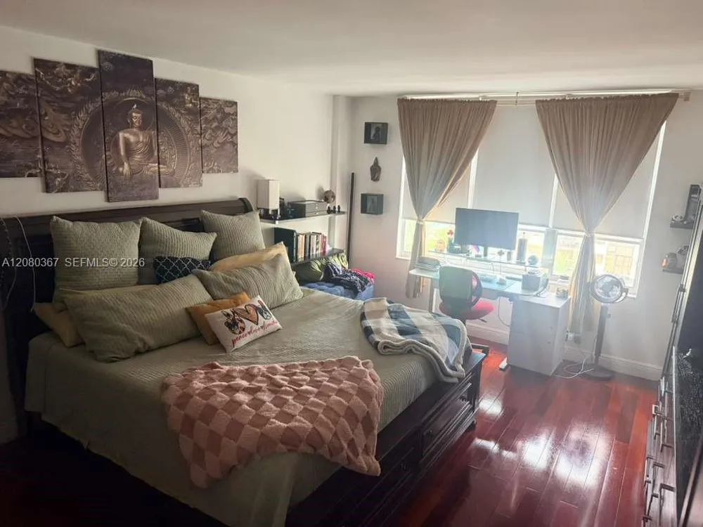 5700 Collins Ave #8M Miami Beach, FL 33140