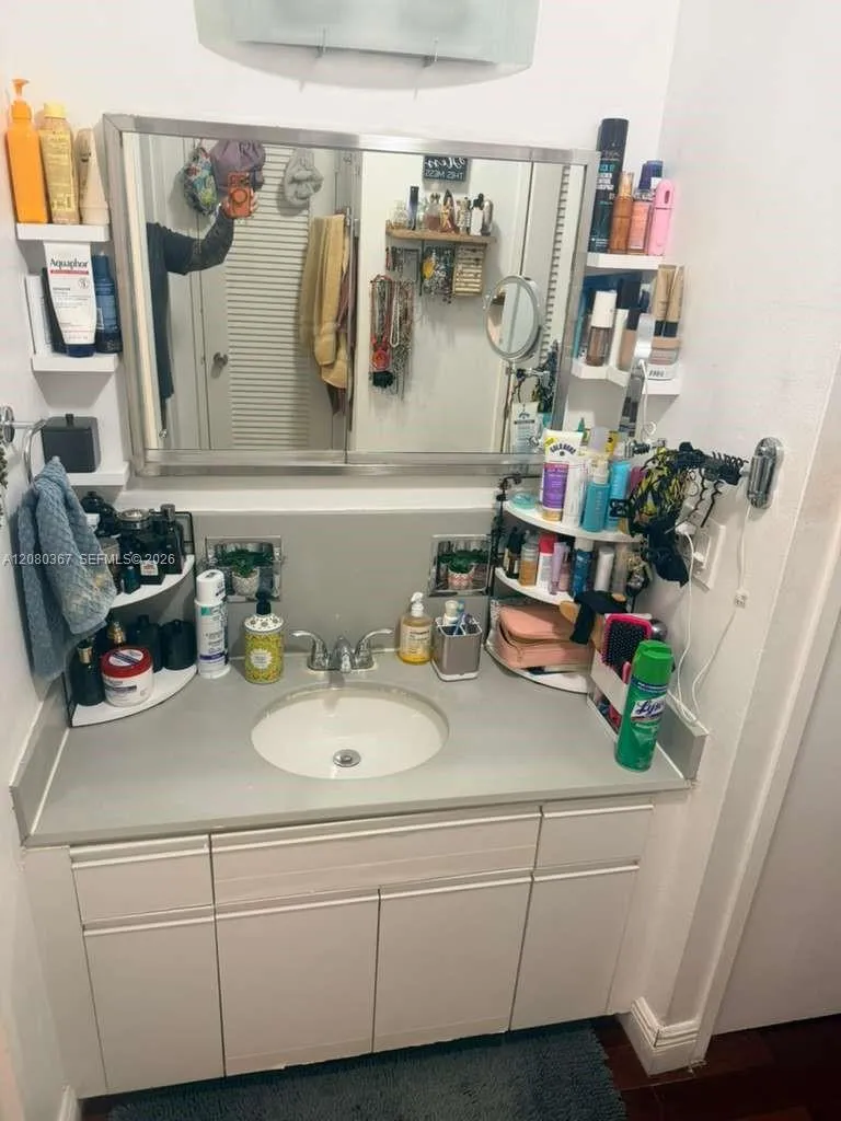 5700 Collins Ave #8M Miami Beach, FL 33140