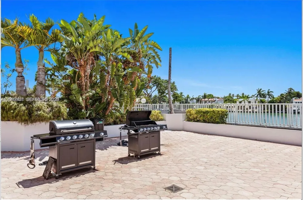 5700 Collins Ave #8M Miami Beach, FL 33140