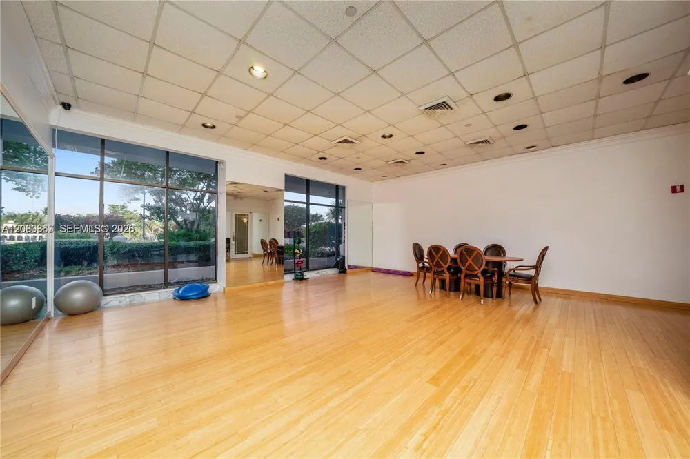 5700 Collins Ave #8M Miami Beach, FL 33140