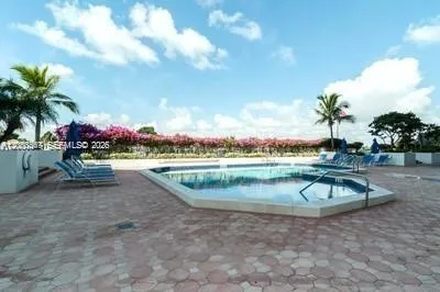 5700 Collins Ave #8M Miami Beach, FL 33140
