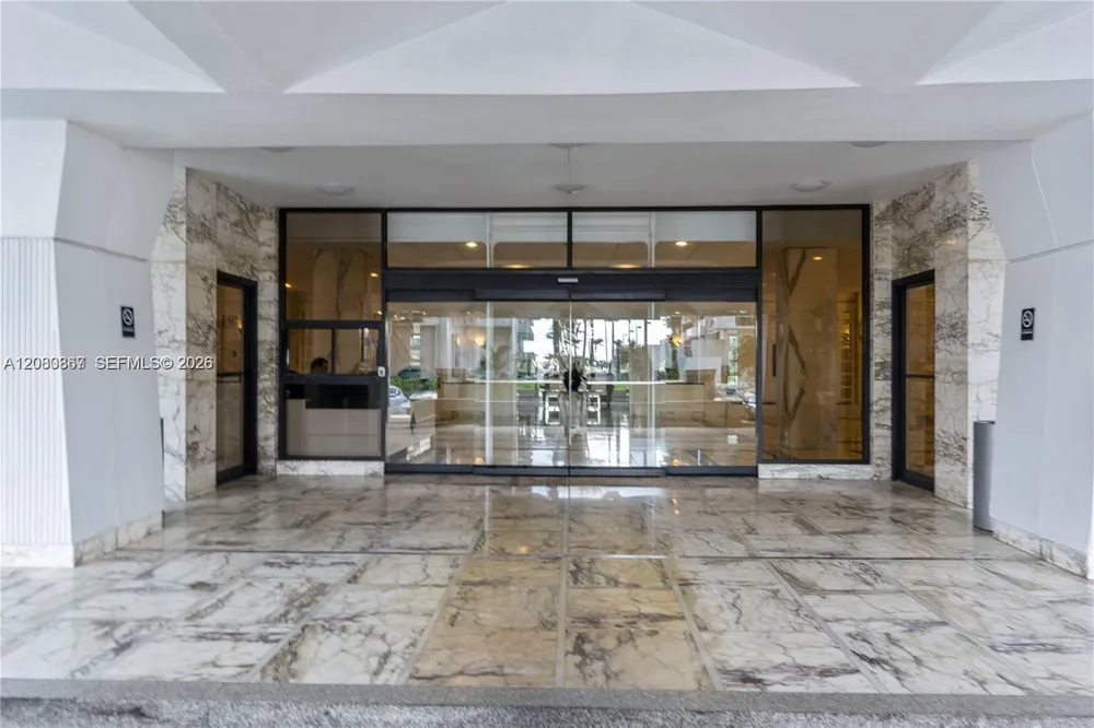 5700 Collins Ave #8M Miami Beach, FL 33140