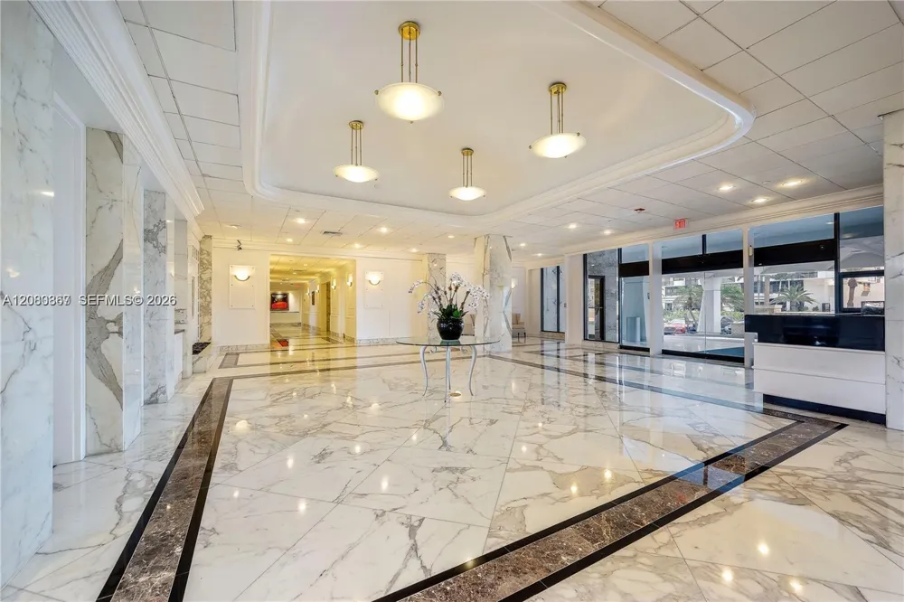 5700 Collins Ave #8M Miami Beach, FL 33140