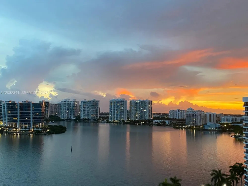 19101 NE 36th Ct #1704 Aventura, FL 33180