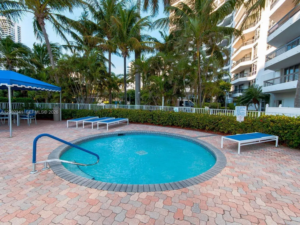19101 NE 36th Ct #1704 Aventura, FL 33180