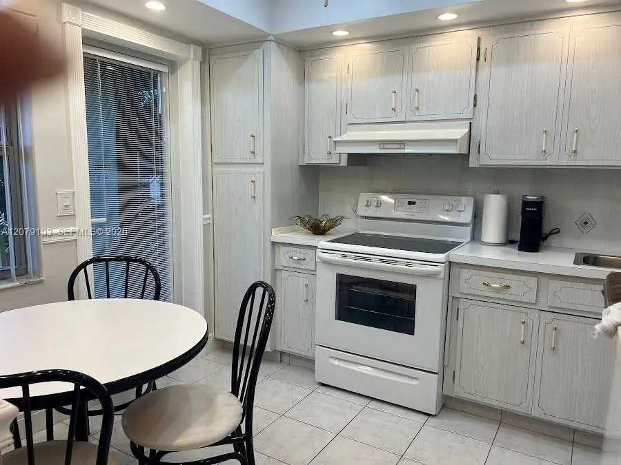 1350 Atlantic Shores Blvd #322 Hallandale Beach, FL 33009