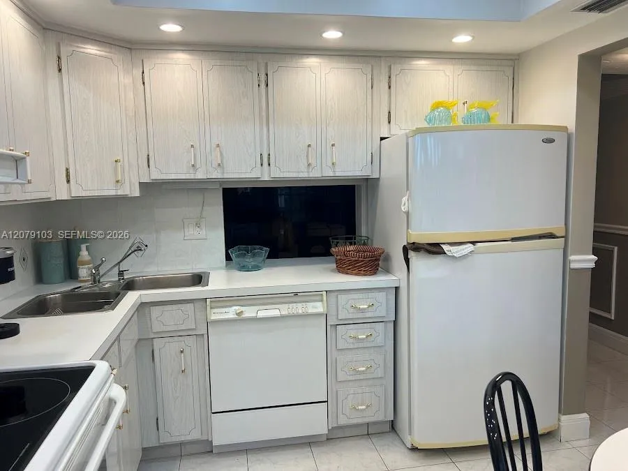 1350 Atlantic Shores Blvd #322 Hallandale Beach, FL 33009