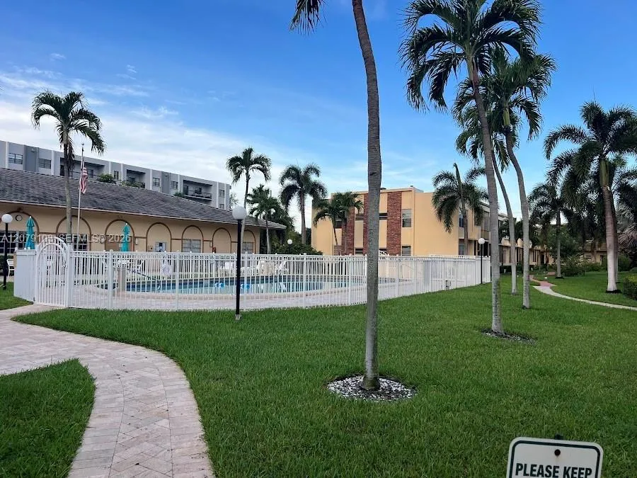 1350 Atlantic Shores Blvd #322 Hallandale Beach, FL 33009