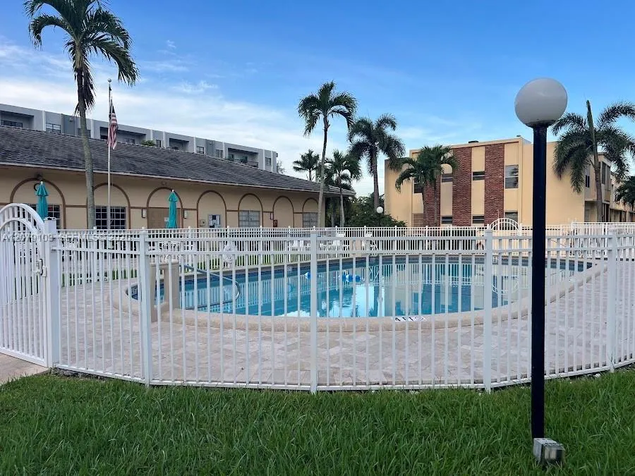 1350 Atlantic Shores Blvd #322 Hallandale Beach, FL 33009
