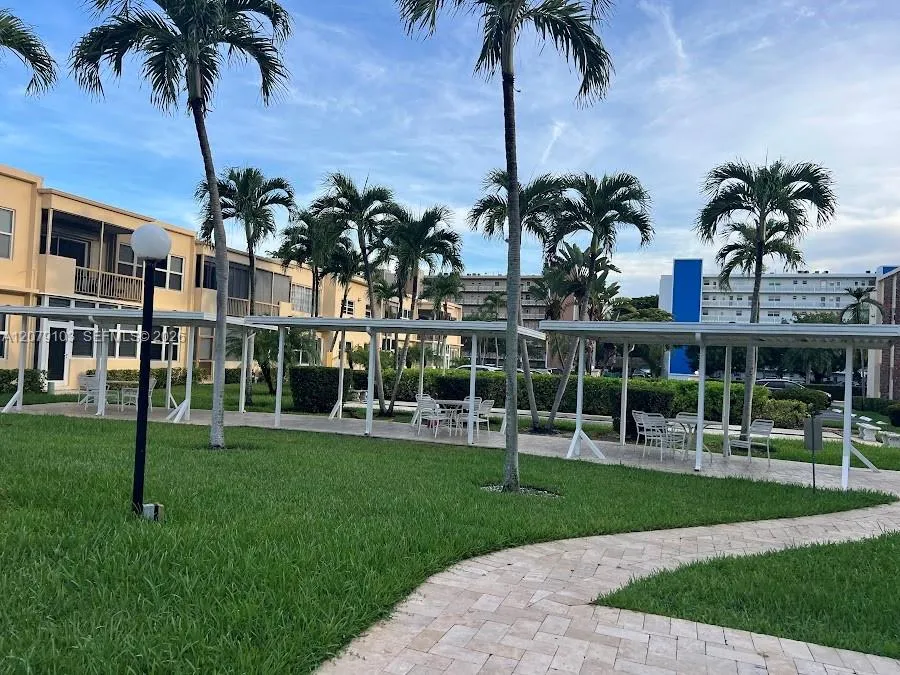1350 Atlantic Shores Blvd #322 Hallandale Beach, FL 33009