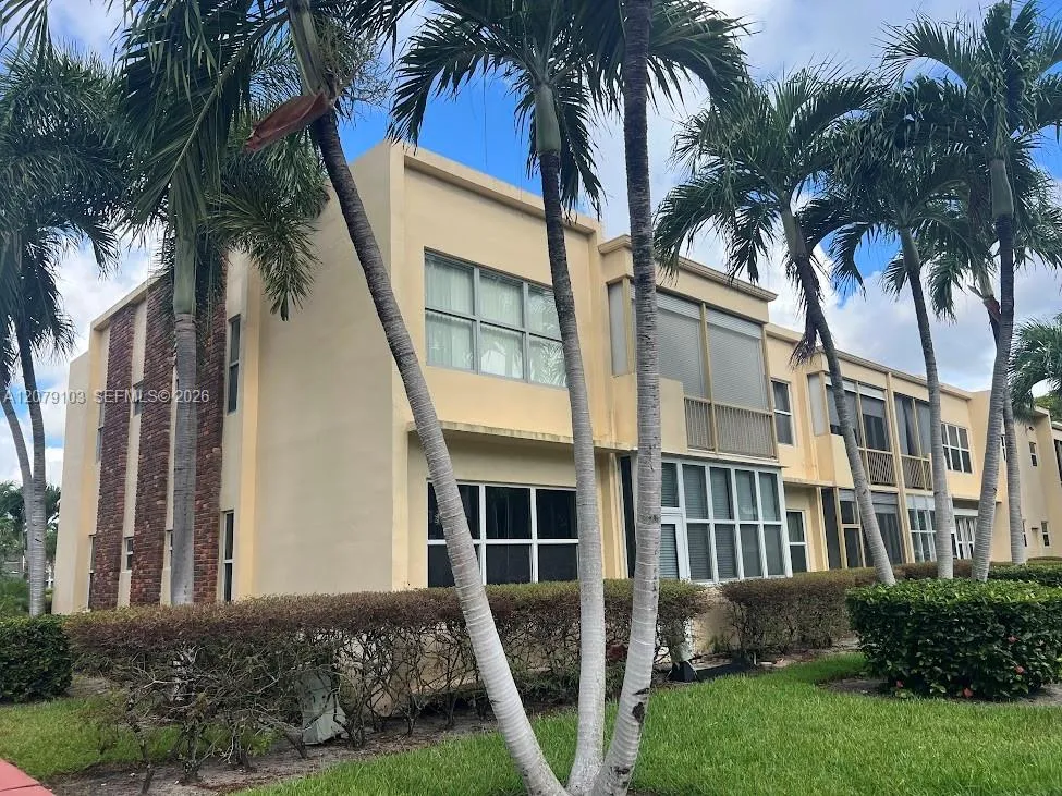 1350 Atlantic Shores Blvd #322 Hallandale Beach, FL 33009