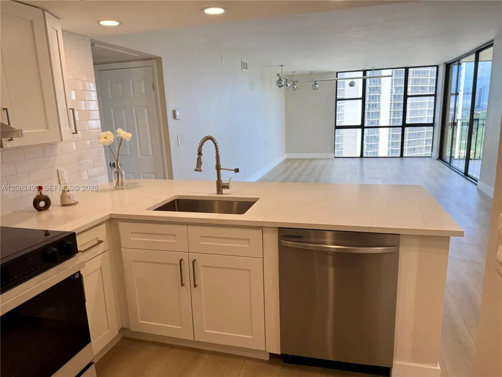 20335 W Country Club Dr #1203 Aventura, FL 33180