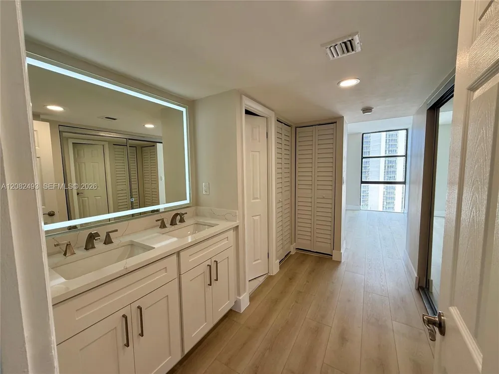 20335 W Country Club Dr #1203 Aventura, FL 33180