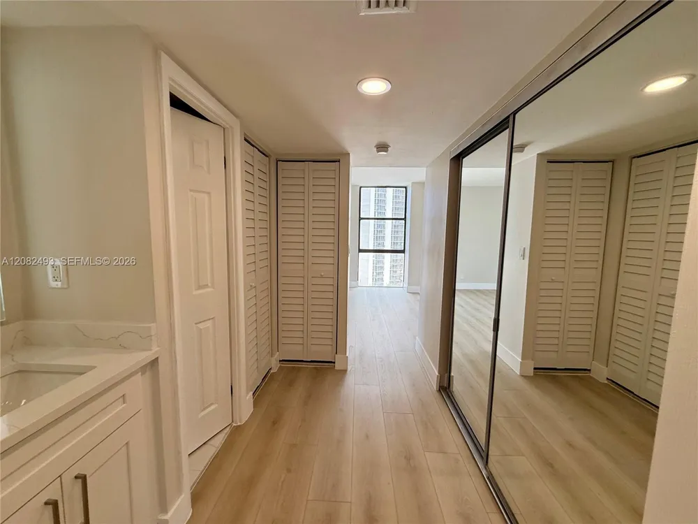20335 W Country Club Dr #1203 Aventura, FL 33180