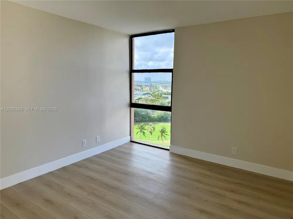 20335 W Country Club Dr #1203 Aventura, FL 33180