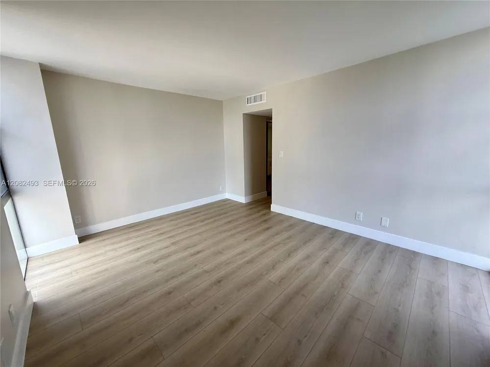 20335 W Country Club Dr #1203 Aventura, FL 33180