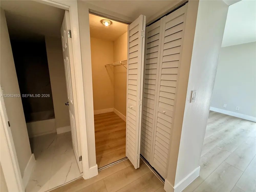 20335 W Country Club Dr #1203 Aventura, FL 33180