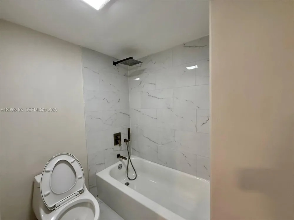20335 W Country Club Dr #1203 Aventura, FL 33180